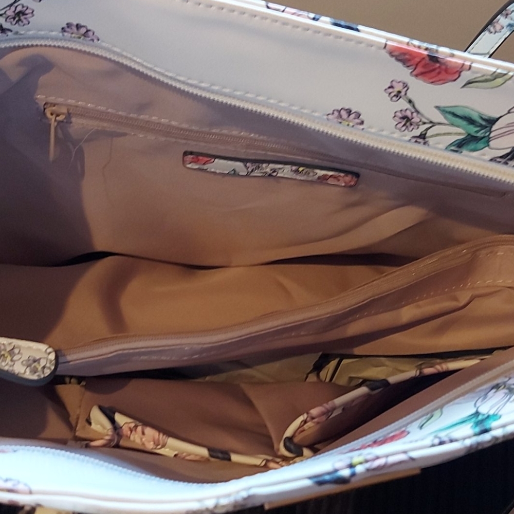 Handbag - Picture 3 of 7